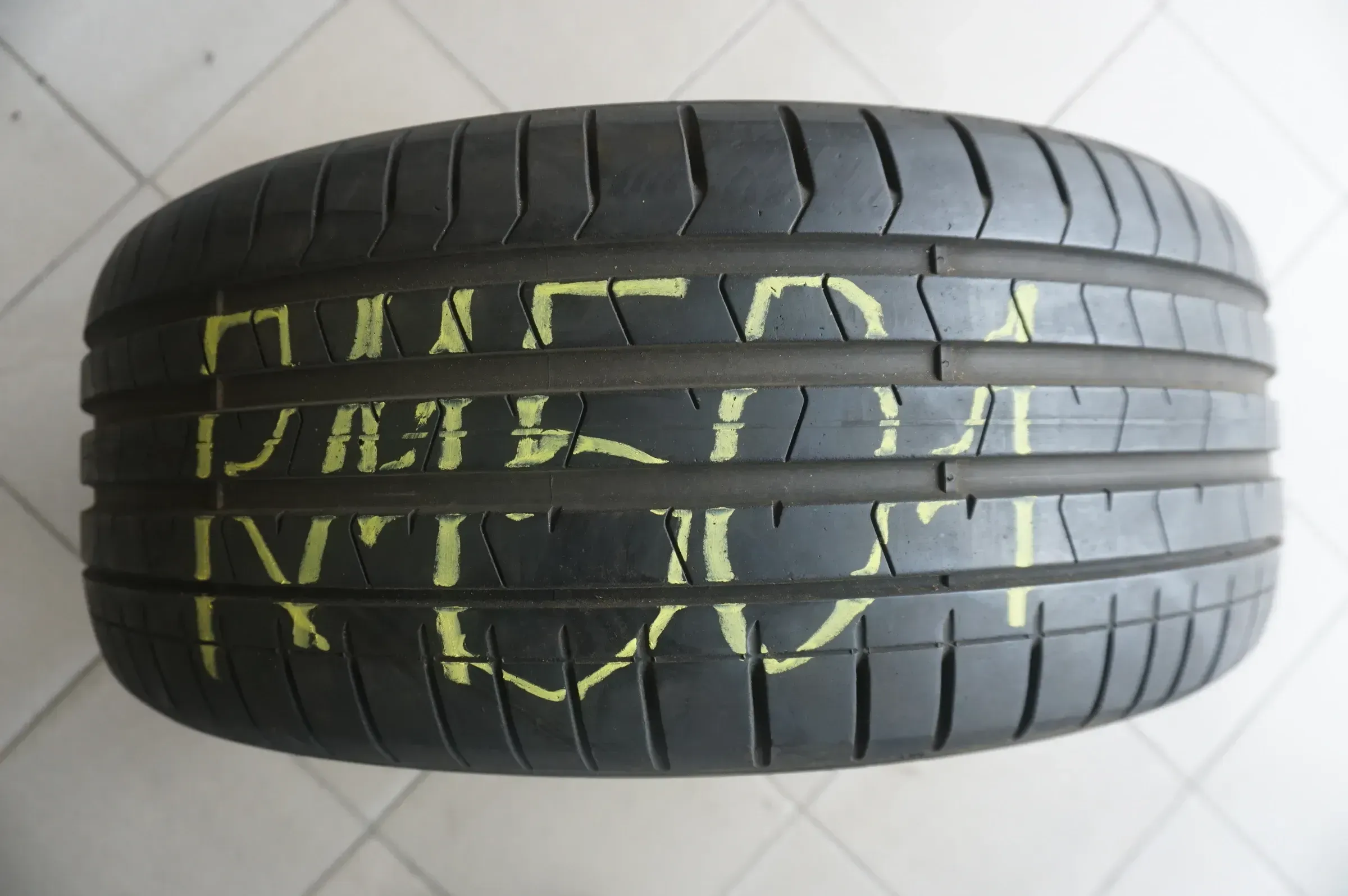1 X 225 40 R19 93Y Sommerreifen Pirelli P Zero PZero * 5,5mm 2021 - Bild 1