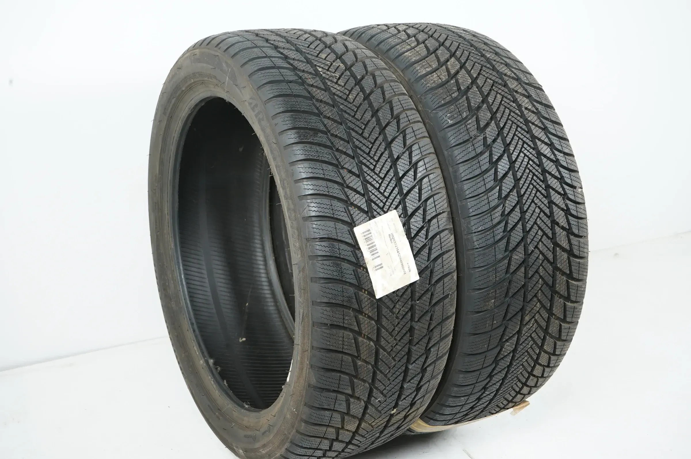2x DEMO Winterreifen Bridgestone LM001 235 45 20 Zoll DOT19 MO - Bild 1