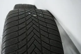 Mercedes EQC W293 N293 19 Zoll AMG Alufelgen Winterreifen Winterräder 235 55 R19 - Bild 11