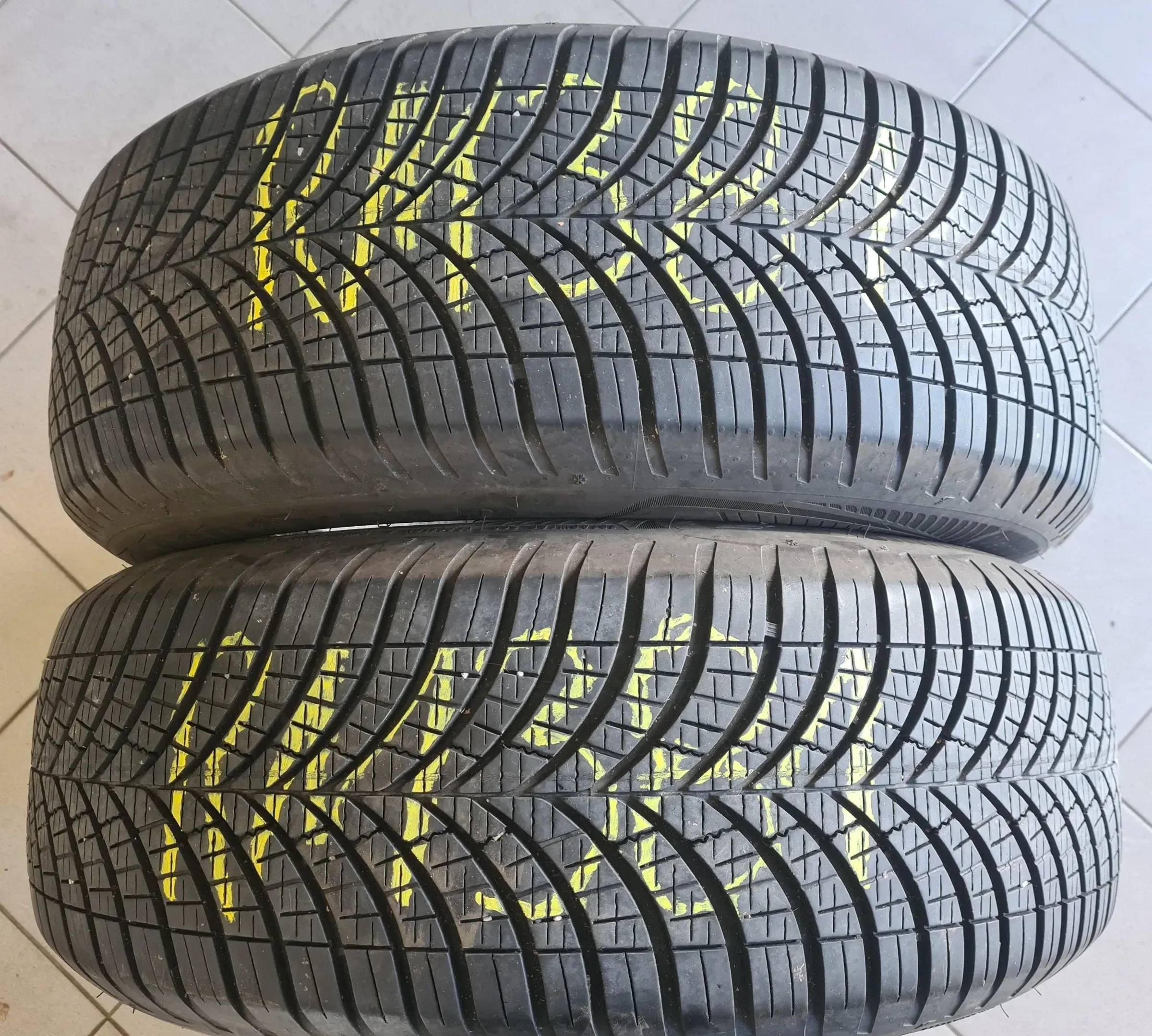 2x Allwetterreifen Goodyear Vector 4Seasons Gen3 SUV235/60 R18 107W 2020 6mm - Bild 1