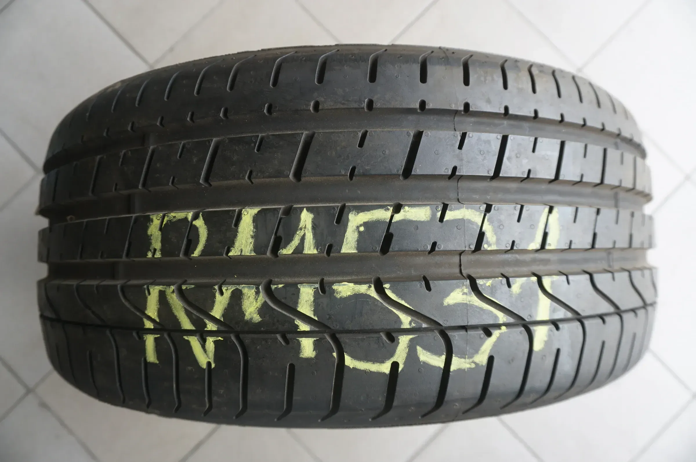 1 X 245 40 R18 97Y Sommerreifen Pirelli P Zero PZero MO 2019 8mm - Bild 1