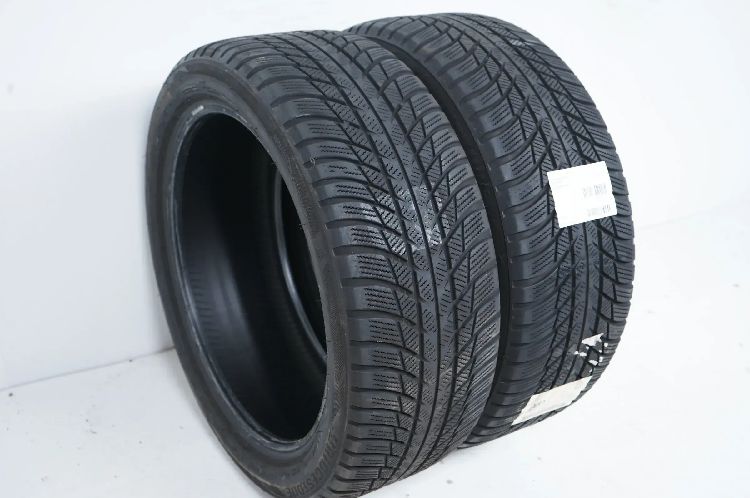 2 x Winterreifen Bridgestone LM 001 225 45 18 Zoll DOT23 ca.6 mm - Bild 1