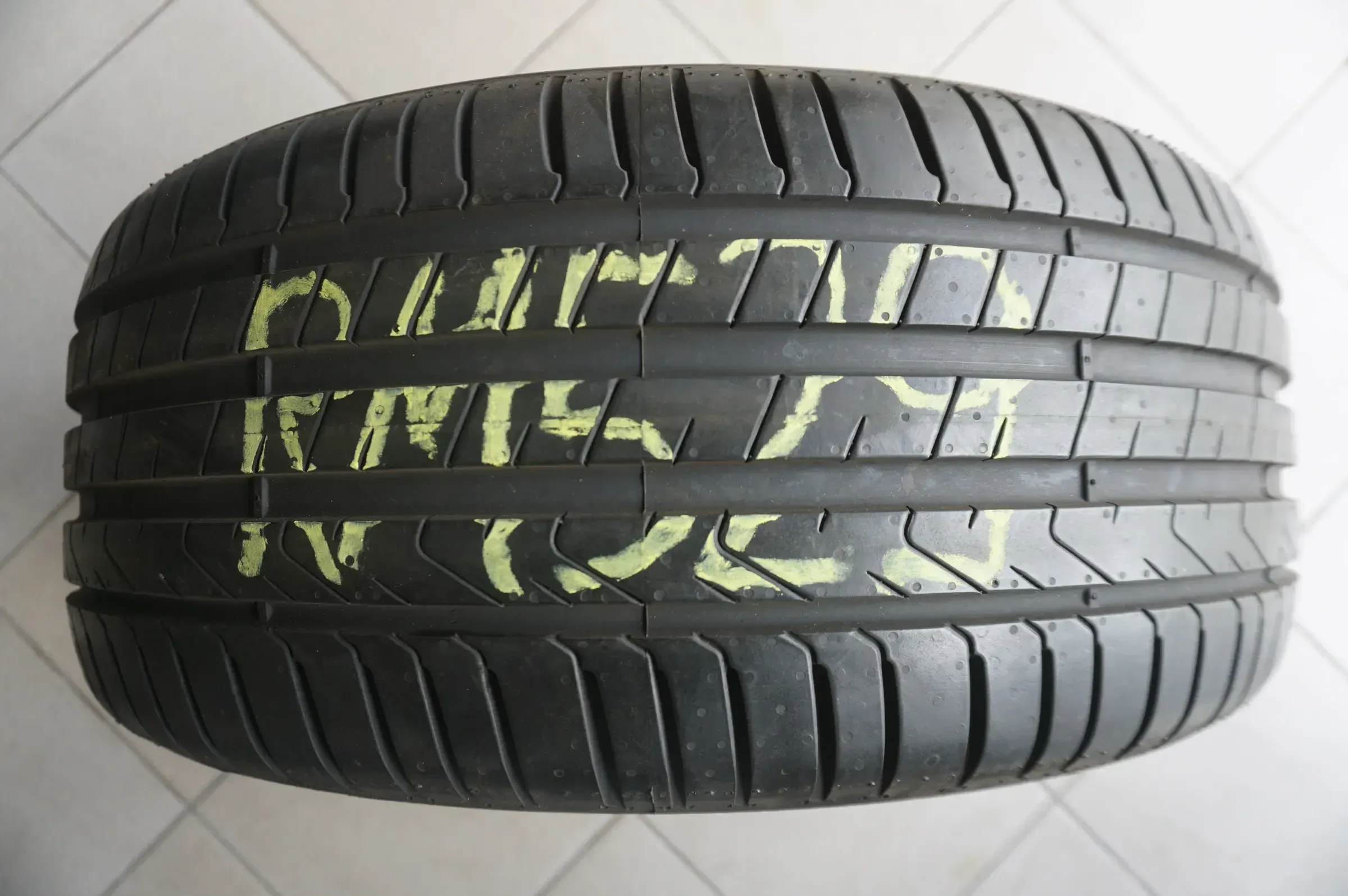 1 X 255 40 R18 99Y Sommerreifen Pirelli Cinturato P7 * 2022 6,5mm - Bild 1