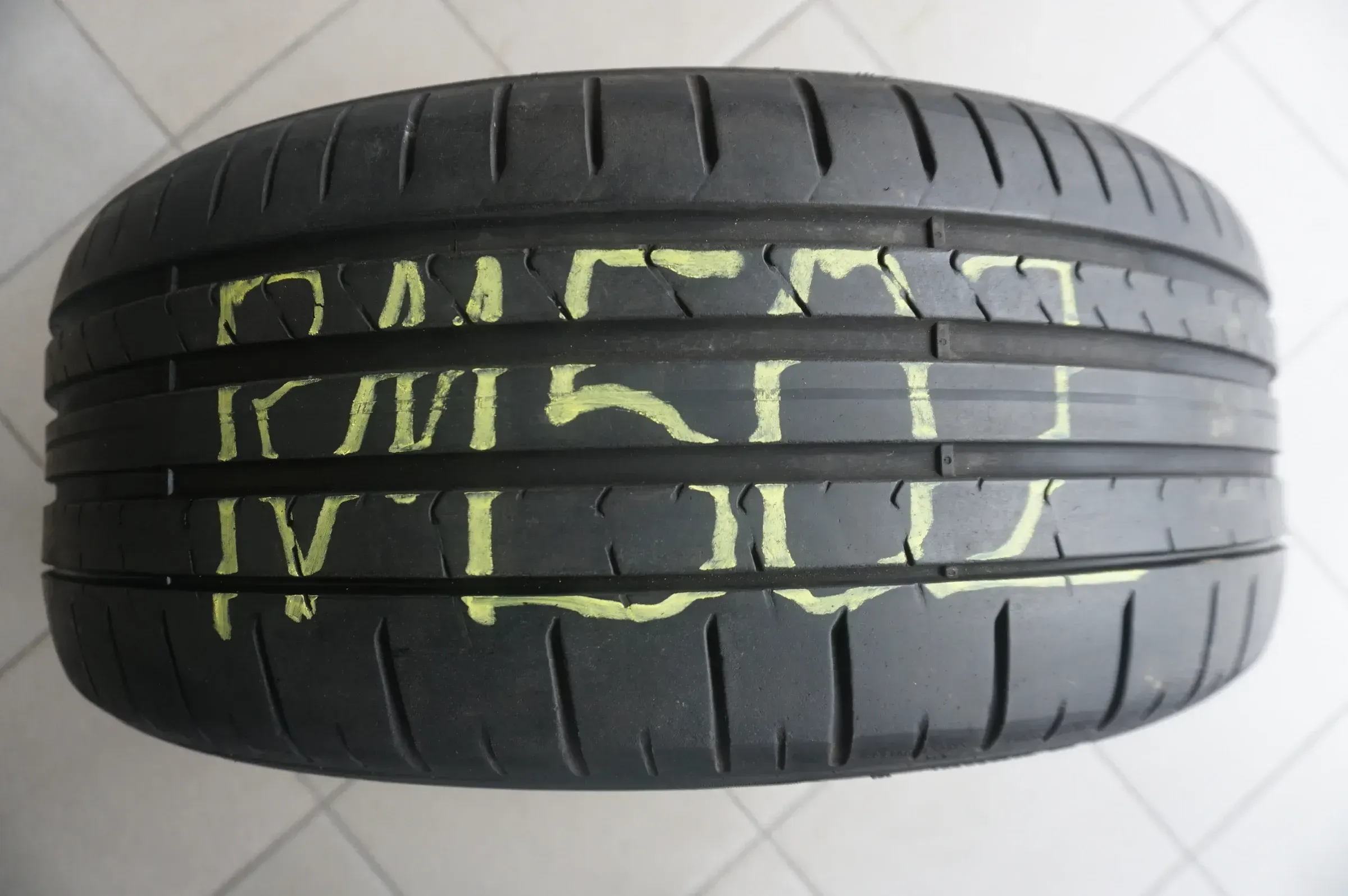 1 X 225 40 R19 93W Sommerreifen Pirelli P Zero PZero MO 5mm 2022 - Bild 1