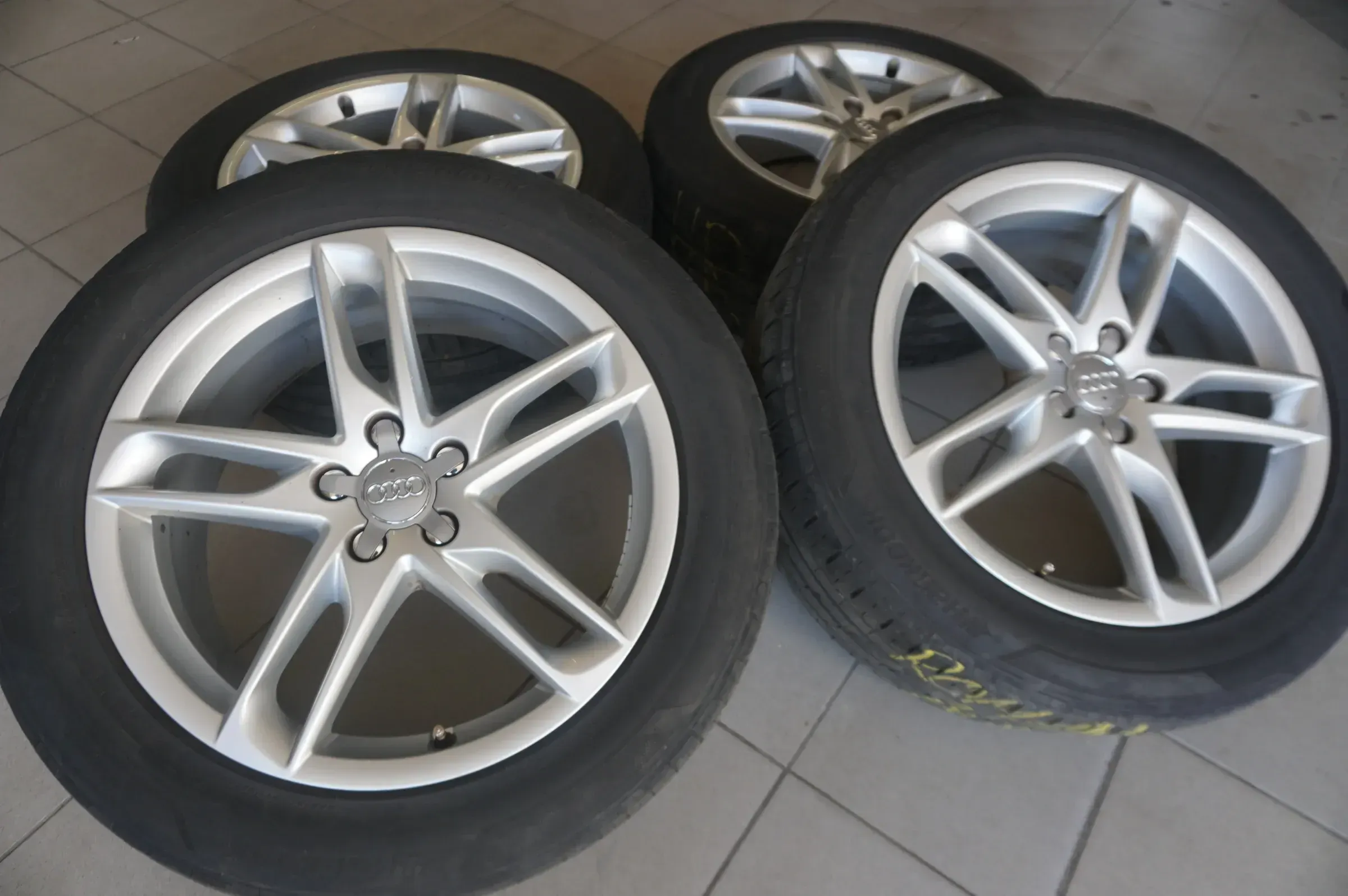 Original Audi Q5 8R 19 Zoll Alufelgen Sommerräder Sommerreifen 235 55 R19 - Bild 1