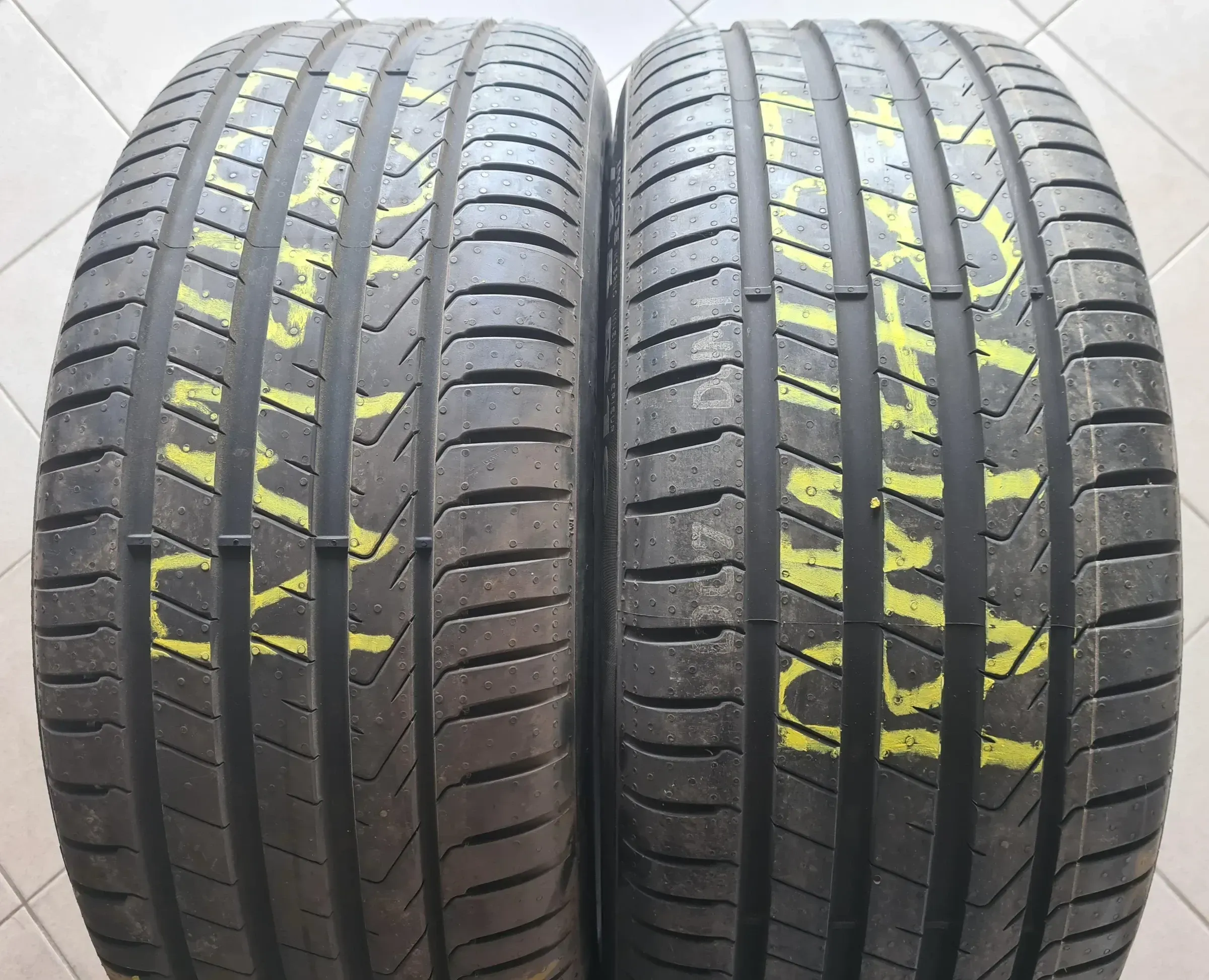 2 X 255 45 R19 104Y Sommerreifen Pirelli Cinturato P7 MOE RFT RunFlat 6,5mm 2020 - Bild 1