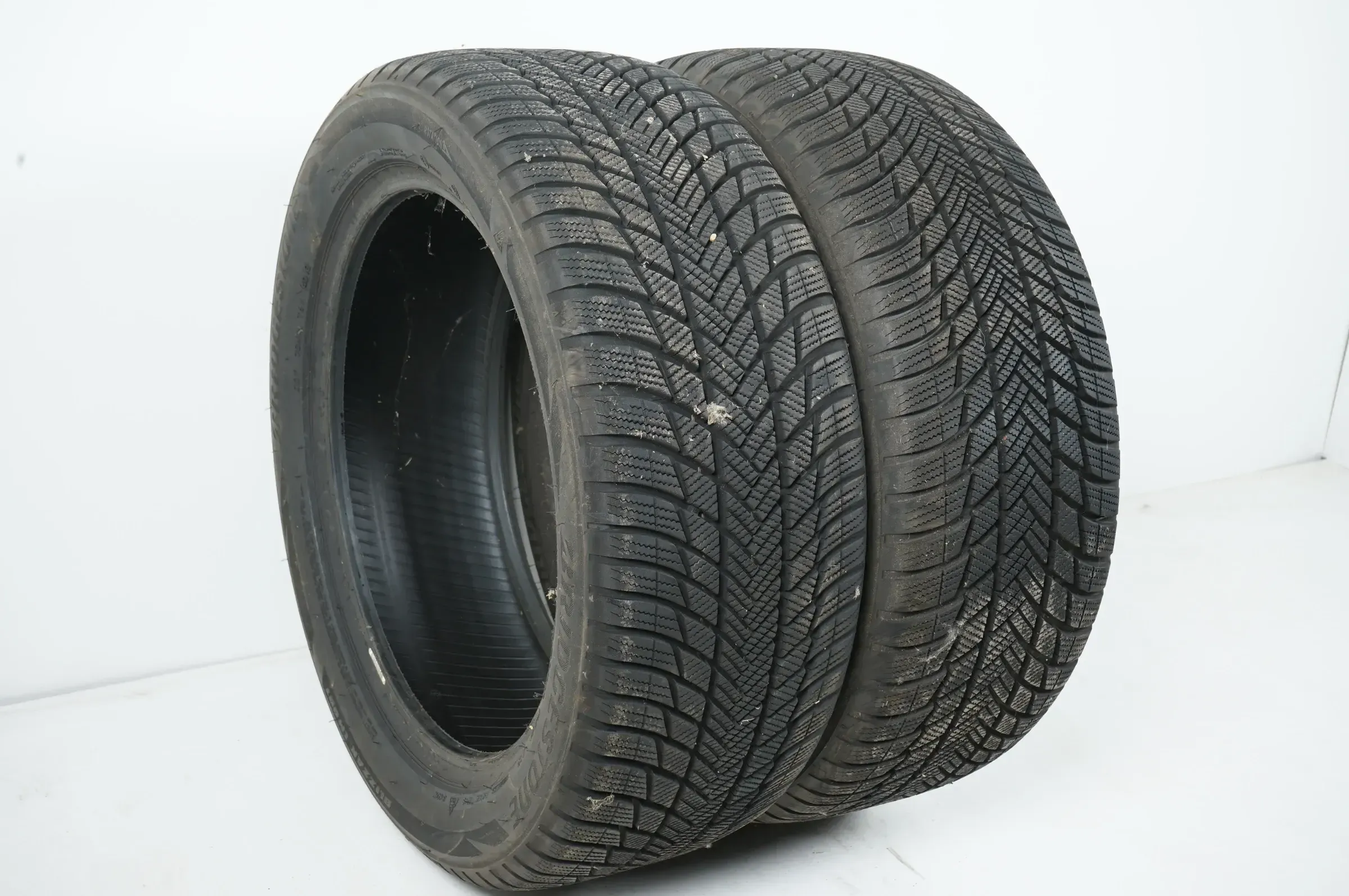 2x Winterreifen Bridgestone 235 50 19 Zoll DOT19 ca.8mm MO - Bild 1