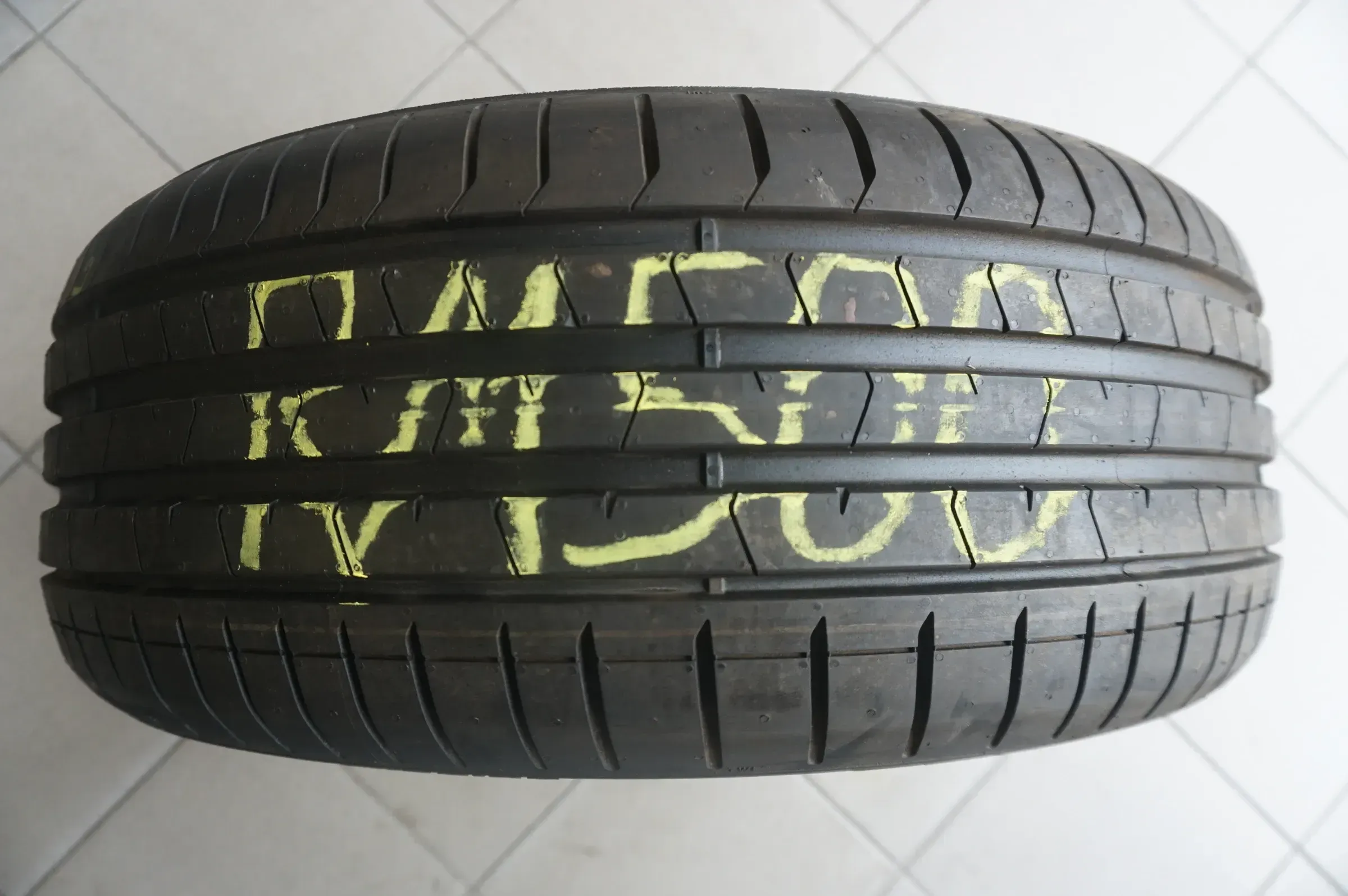 1 X 225 40 R19 93W Sommerreifen Pirelli P Zero PZero MO 6,5mm 2017 - Bild 1