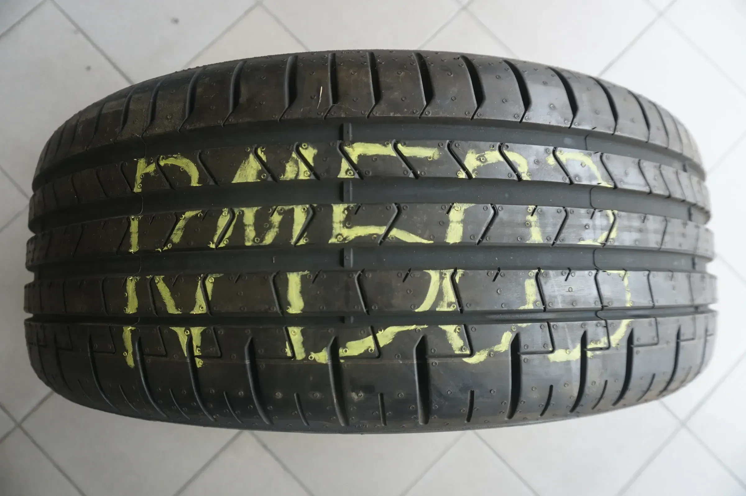 1 X 235 45 R20 100T Sommerreifen Pirelli P Zero PZero MO 2020 6,5mm - Bild 1