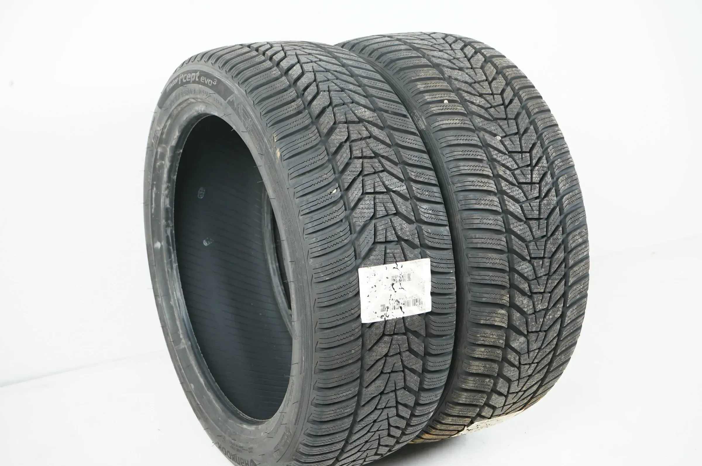 2 x Winterreifen Hankook Evo3 225 45 18 Zoll DOT23 ca.7 mm - Bild 1