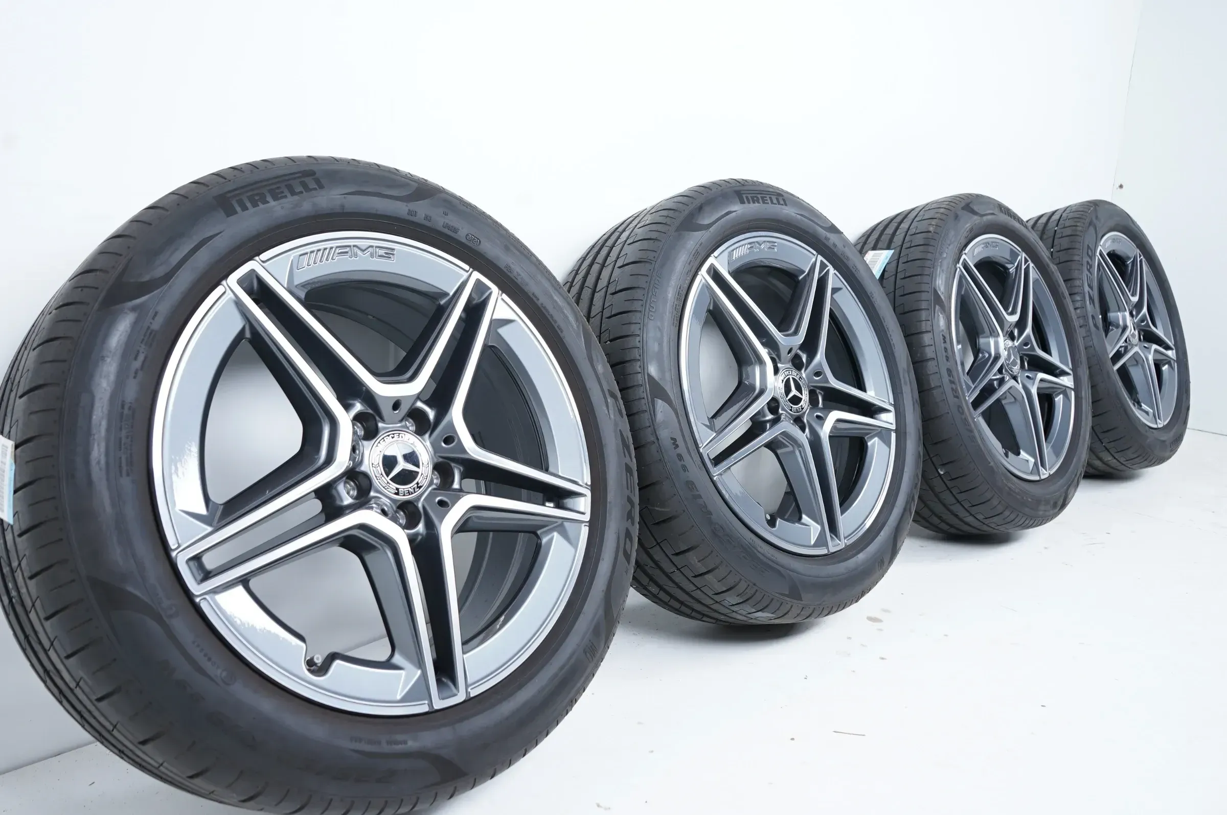 Mercedes GLA GLB H247 AMG Sommerräder Sommerreifen 235 50 19 Zoll - Bild 1