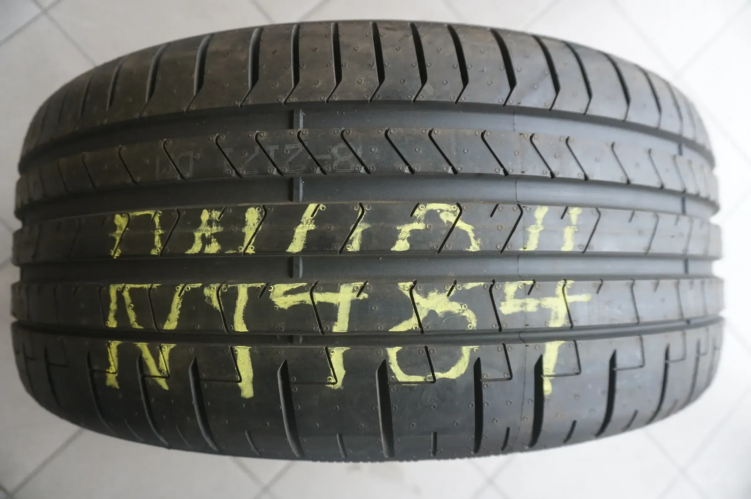 1 X 255 45 ZR19 R19 104Y Sommerreifen Pirelli P Zero PZero MO1 7mm 2018 - Bild 1