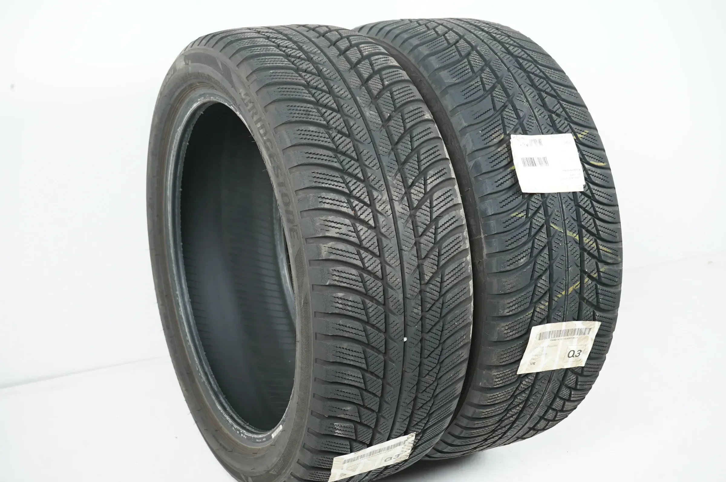 2 x Winterreifen Bridgestone LM 001 225 45 18 Zoll DOT23 ca.5 mm - Bild 1